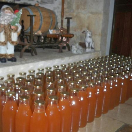 La Roulotte De Pommette Et Billy Bed & Breakfast La Hoguette ภายนอก รูปภาพ