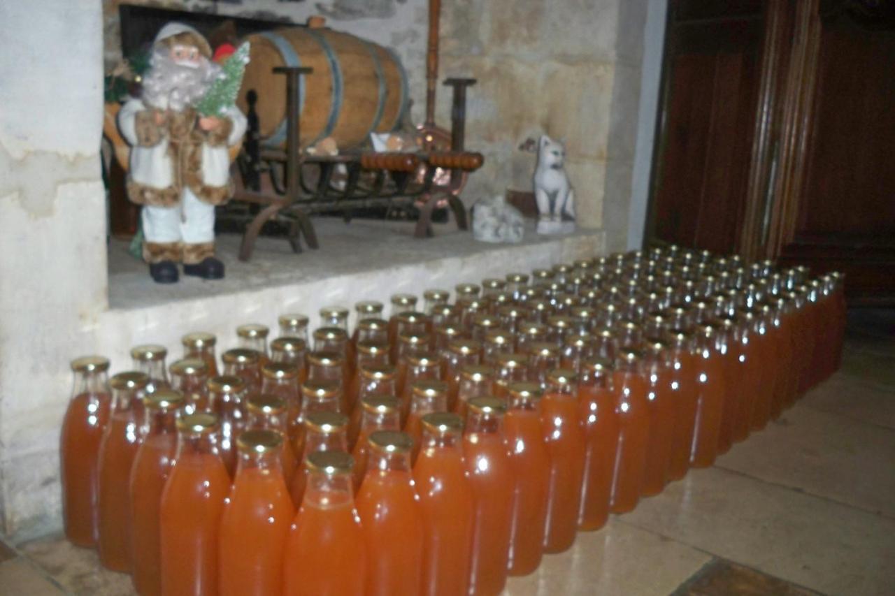 La Roulotte De Pommette Et Billy Bed & Breakfast La Hoguette ภายนอก รูปภาพ