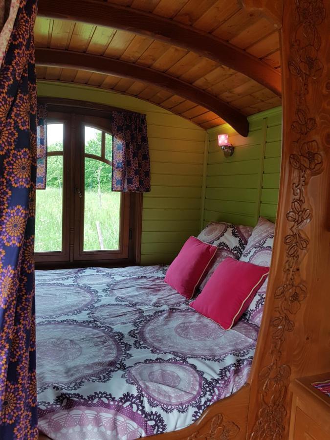 La Roulotte De Pommette Et Billy Bed & Breakfast La Hoguette ภายนอก รูปภาพ