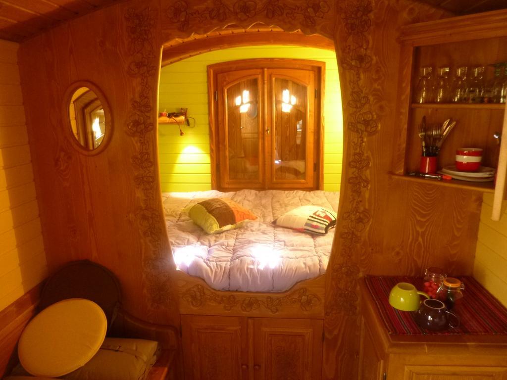 La Roulotte De Pommette Et Billy Bed & Breakfast La Hoguette ห้อง รูปภาพ