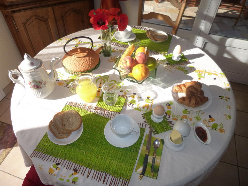 La Roulotte De Pommette Et Billy Bed & Breakfast La Hoguette ภายนอก รูปภาพ