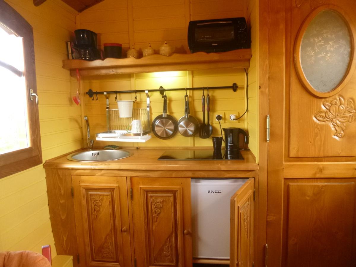 La Roulotte De Pommette Et Billy Bed & Breakfast La Hoguette ภายนอก รูปภาพ